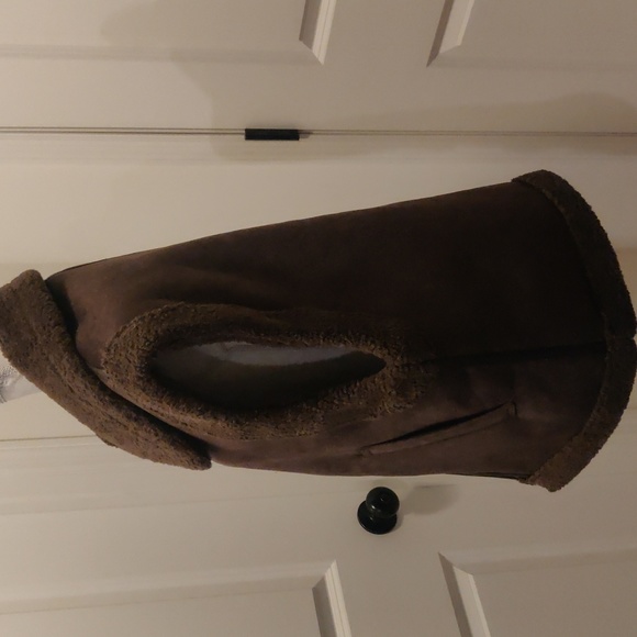 New! FRYE Faux Shearling Mocha brown Vest sz M - Picture 4 of 14